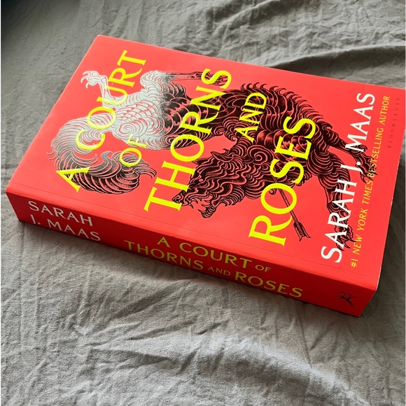 A Court of Thorns & Roses Book by Sarah J Maas - Picture 2 of 6